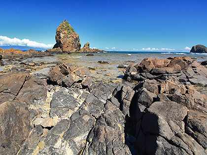 rock formations at Diguisit Beach
